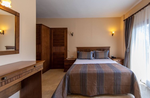 Yaliciftlik Apartamento | Sleeps 4, Family-Friendly Apartment - AWZ 305