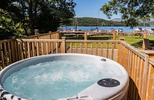 Windermere Cabina | Sleeps 4 plus a tiny tot. Fabulous lake views with spacious outside terrace and hot tub
