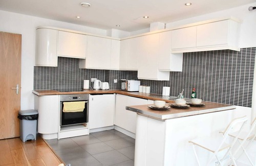 Royal Docks Apartamento | Sleeps 4 - Private Balcony - Wheelchair Accessible