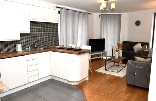 Royal Docks Apartamento | Sleeps 4 - Private Balcony - Wheelchair Accessible