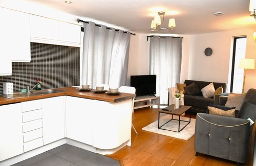 Royal Docks Apartamento | Sleeps 4 - Private Balcony - Wheelchair Accessible