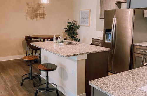 Algood Apartamento | Este apartamento de dos dormitorios recientemente construido se encuentra a las afueras de Cookeville, TN
