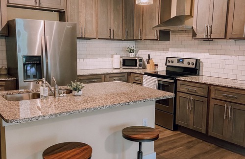 Algood Apartamento | Este apartamento de dos dormitorios recientemente construido se encuentra a las afueras de Cookeville, TN