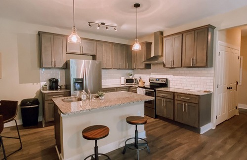 Algood Apartamento | Este apartamento de dos dormitorios recientemente construido se encuentra a las afueras de Cookeville, TN