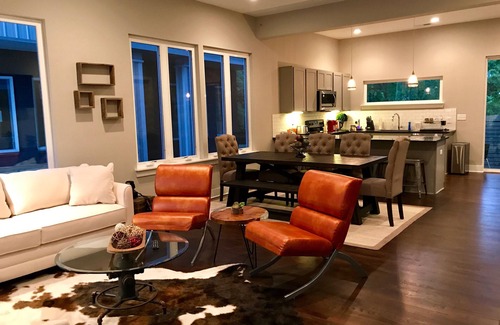 Chestnut Hill Casa | ** SLEEPS 40 ** Dwell Lofts - * 4 Unidades * 10BR * 9. 5BA * Tejados increíbles *