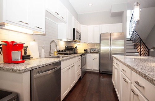 Chestnut Hill Casa | ** SLEEPS 40 ** Dwell Lofts - * 4 Unidades * 10BR * 9. 5BA * Tejados increíbles *