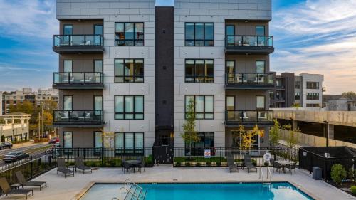West End Casa | Sleeps 42 7 Modern Midtown Apartments w Gym, Pool, Walkable to Shops & Eats