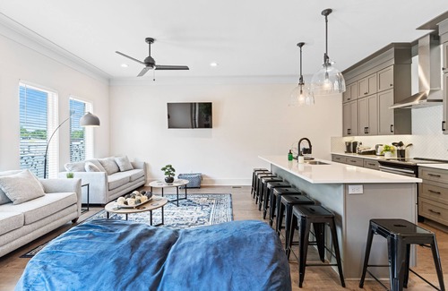 Eastwood Casa | ** SLEEPS 48** Keep the Secret - *4 Units * 16BR* 16BA * Amazing New townhomes*