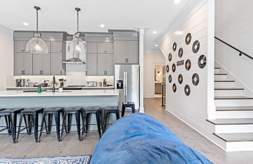 Eastwood Casa | ** SLEEPS 48** Keep the Secret - *4 Units * 16BR* 16BA * Amazing New townhomes*