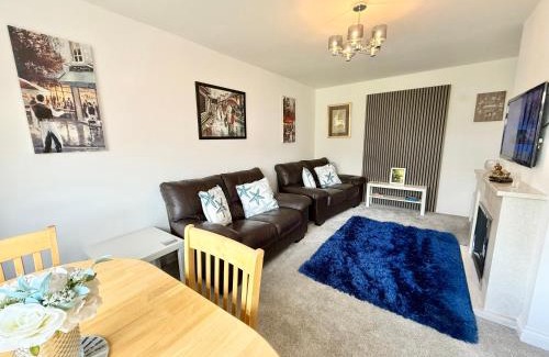 Bon-y-maen Casa | Sleeps 5, 3 Bedrooms, Ideal for short stays & 15 minutes to Swansea City