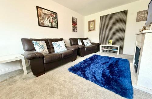 Bon-y-maen Casa | Sleeps 5, 3 Bedrooms, Ideal for short stays & 15 minutes to Swansea City