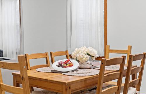 New Bedford Apartamento | Sleeps 5 near ferry, train to Boston and downtown 3br apartment
