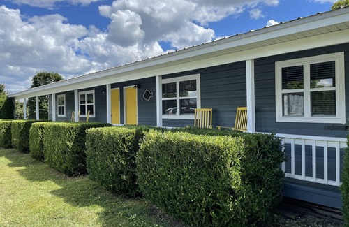 Cassville Condominio | Sleeps 5 (unit 4b), pool, next to Big M Marina, 15 min to Roaring River