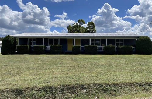Cassville Condominio | Sleeps 5 (unit 4b), pool, next to Big M Marina, 15 min to Roaring River