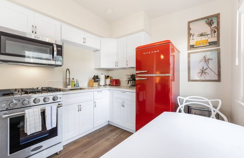 Crown Point Casa | Sleeps 52! 28 Beds! 6 King Beds - AC - Steps to Beach - 10 homes-in-1 - 6 Cars!