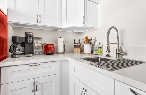 Crown Point Casa | Sleeps 52! 28 Beds! 6 King Beds - AC - Steps to Beach - 10 homes-in-1 - 6 Cars!