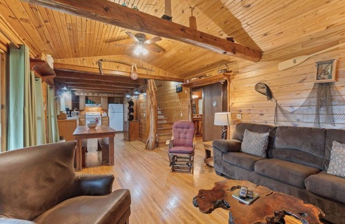 Eureka Springs Casa | Sleeps 6, Hot Tub, River Views