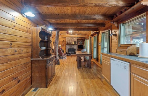 Eureka Springs Casa | Sleeps 6, Hot Tub, River Views