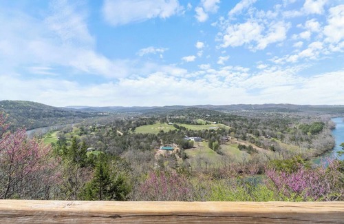 Eureka Springs Casa | Sleeps 6, Hot Tub, River Views