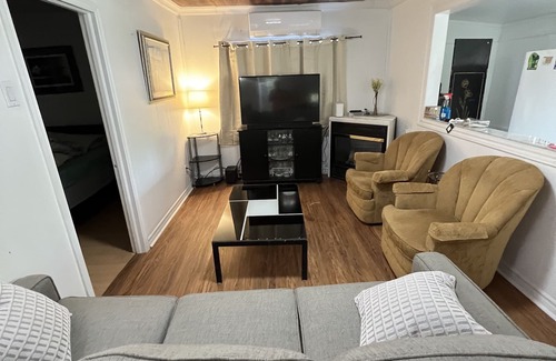 Wasaga Beach Cabaña | Sleeps 6 people walking distance to the beach, affordable monthly rental.