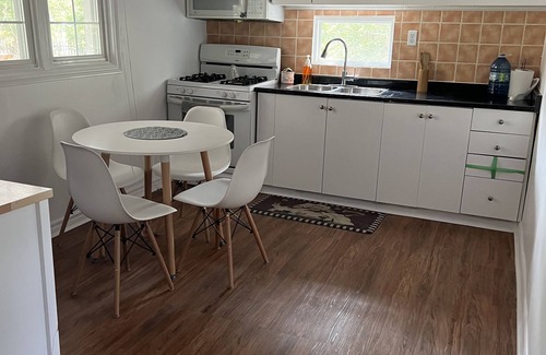 Wasaga Beach Cabaña | Sleeps 6 people walking distance to the beach, affordable monthly rental.