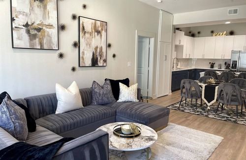 Old East Dallas Apartamento | Sleeps 6/Perfect Location/Free Parking/Gym/Luxury Pool/Shop/Explore/Eat/Relax