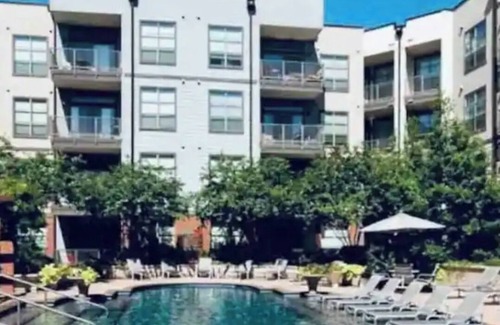 Old East Dallas Apartamento | Sleeps 6/Perfect Location/Free Parking/Gym/Luxury Pool/Shop/Explore/Eat/Relax