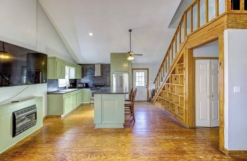Redwood Casa | Sleeps 6 - Private Pool - Lake Views - End of the Road Lakehouse