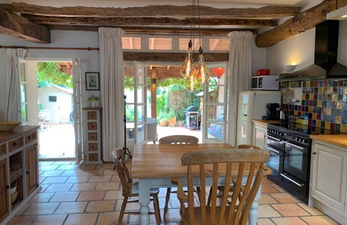 Saint-Meard-de-Gurcon Casa | Sleeps 6 Vineyard Escape- PetsOK & Airport Access