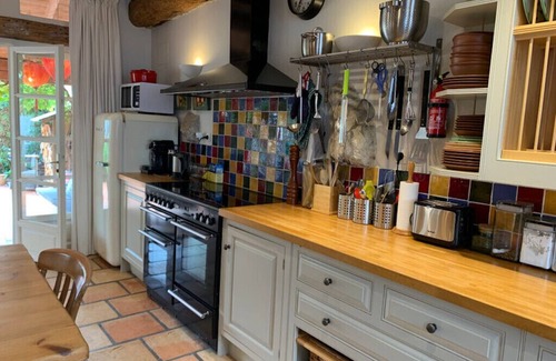Saint-Meard-de-Gurcon Casa | Sleeps 6 Vineyard Escape- PetsOK & Airport Access