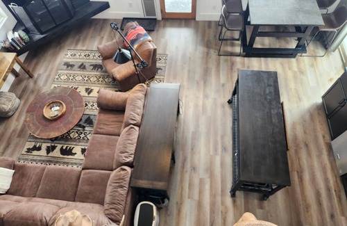 Bozeman Casa | Sleeps 6 with a hot tub- best views in Bozeman