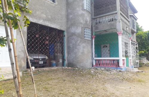 Yallahs Apartamento | sleeps 7 plus private parking apartment near Yallahs in St Thomas Jamaica