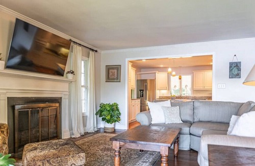 Whispering Pines Casa | Sleeps 7! Whispering Pines Lake Front