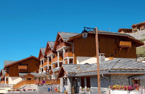 Valmeinier Condominio | Sleeps 8 | 2BR Chalet in Prime Ski Location!
