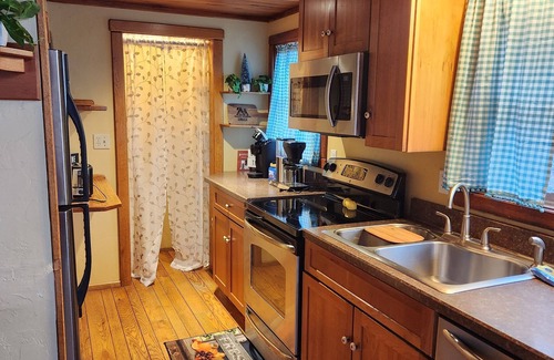 Champion Cabina | Spacious Mountain Lodge~Secluded Escape, Your Base in the Laurel Highlands!
