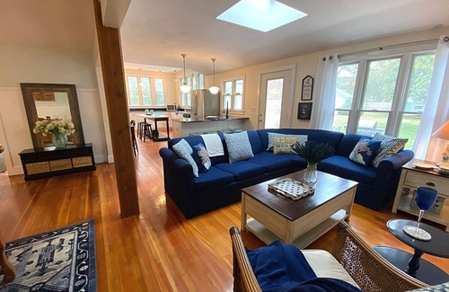 West Yarmouth Casa | Sleeps 8-Near Seagull Beach