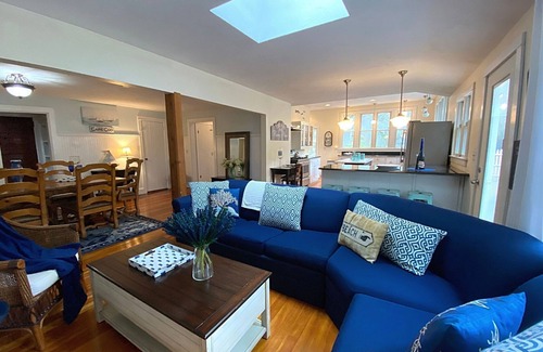 West Yarmouth Casa | Sleeps 8-Near Seagull Beach