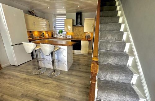 Tanygrisiau Casa | Sleeps 8 Snowdonia North Wales Nr Zip World