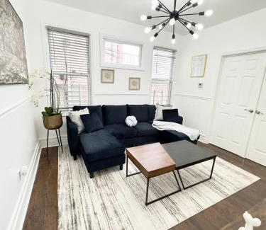 Newark Apartamento | Sleeps 8, Stylish Home, Great Access NYC & EWR
