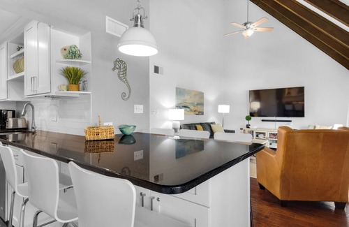 Frangista Beach Condominio | Sleeps 8 w/ Resort Pools, Tennis, Golf & Beach Access + Attraction Tickets!