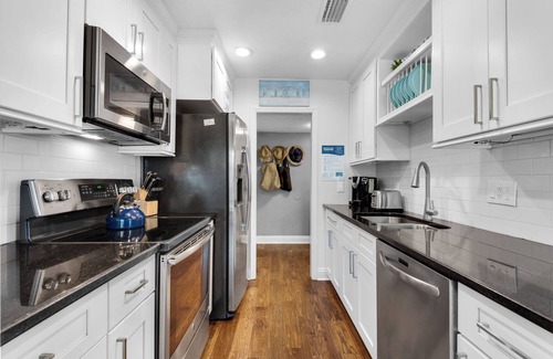 Frangista Beach Condominio | Sleeps 8 w/ Resort Pools, Tennis, Golf & Beach Access + Attraction Tickets!