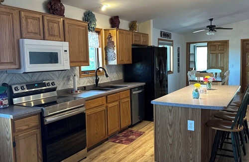 La Crosse Casa | Sleeps up to 14 people, 5 minutes from downtown, handicap accessible.