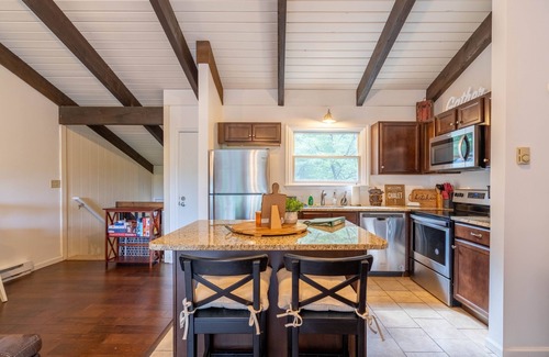 Lake Harmony Casa | sleeps up to 8 people. 5 mins from ski resort, sauna&fireplace!