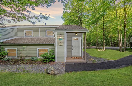 Lake Harmony Casa | sleeps up to 8 people. 5 mins from ski resort, sauna&fireplace!