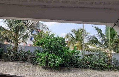 Kumasi Apartamento | Sleeps8- Private Secure Parking- Garden- Aircon