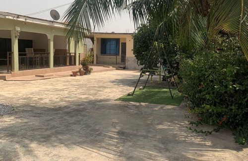 Kumasi Apartamento | Sleeps8- Private Secure Parking- Garden- Aircon