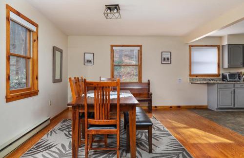 Luray Casa | Sleepy Hollow 5BR Cabin - National Park 7 Min, Hot Tub, Fire Pit, Sleeps 12