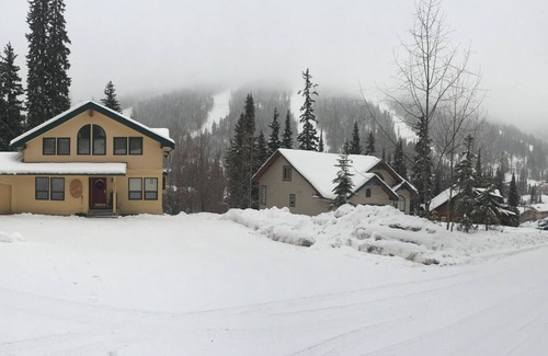 Sunburst Estates Chalet De Esquí | Sleepy Hollows Chalet Down (en Sun Peaks Resort)