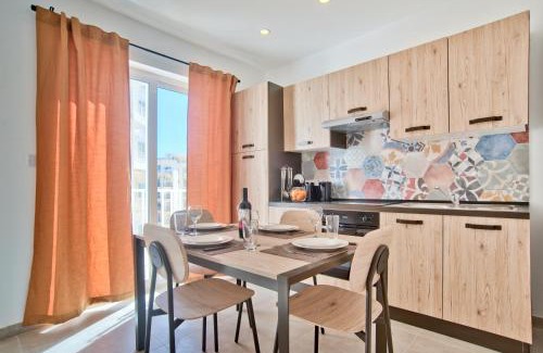 Sliema Apartamento | Sliema 2-bedroom Central Apartments and Penthouse with jacuzzi