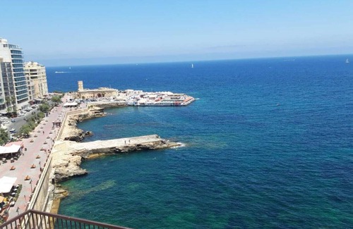 Sliema Apartamento | Sliema AMAZING SEA FRONT Penthouse with Pool !!!